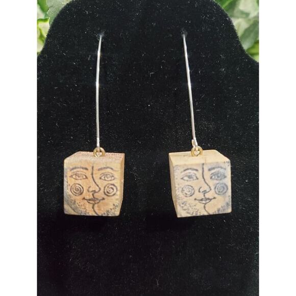 Women's Crafted Block Face Stylish Partywear Earrings Set - Picture 2 of 6